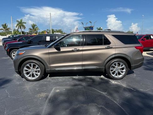 Used 2021 Ford Explorer Platinum w/ Equipment Group 601A AWD/4WD image 4