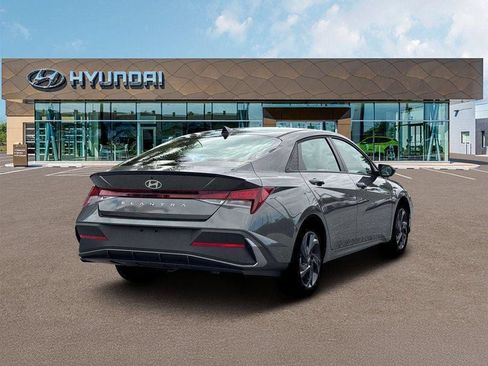 New 2026 Hyundai Elantra SEL Sport FWD image 7