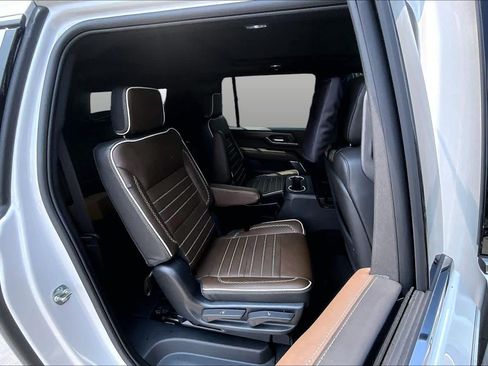 Used 2025 GMC Yukon XL Denali Ultimate AWD/4WD image 20
