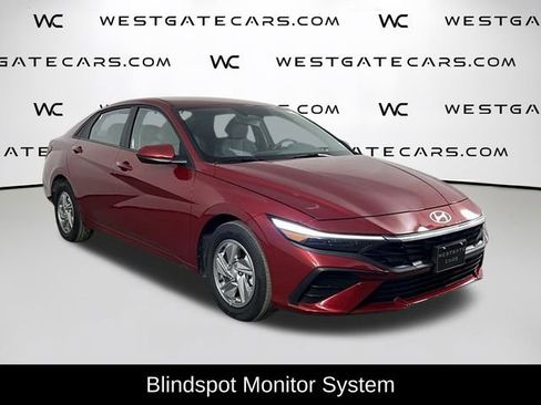 Used 2025 Hyundai Elantra SE FWD image 2