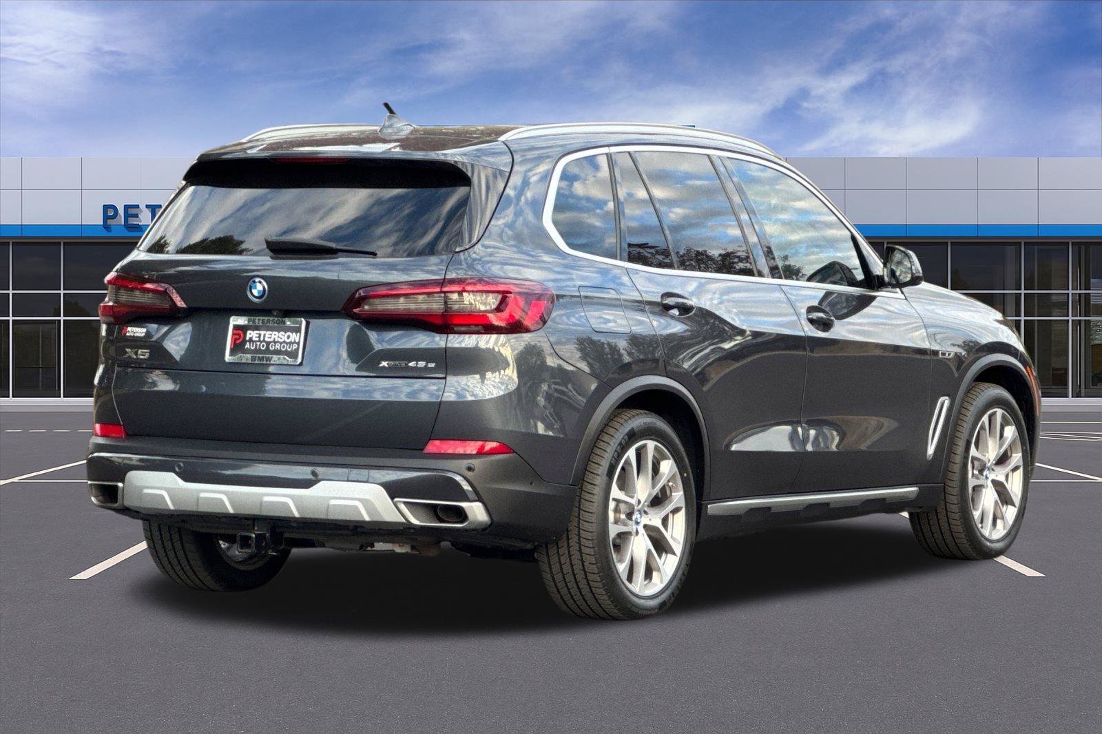 Used 2022 BMW X5 xDrive45e w/ Parking Assistance Package AWD/4WD image 4