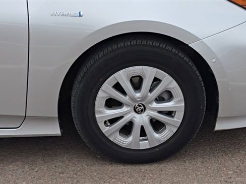 Used 2022 Toyota Prius LE image 30
