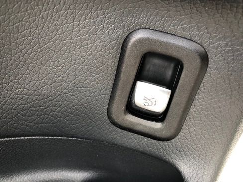 Used 2022 Mercedes-Benz GLC 300 4MATIC w/ Premium Package Lite image 13