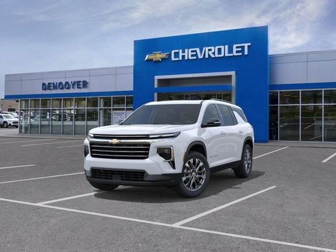 New 2026 Chevrolet Traverse LT w/ Sun and Wheel Package AWD/4WD image 8