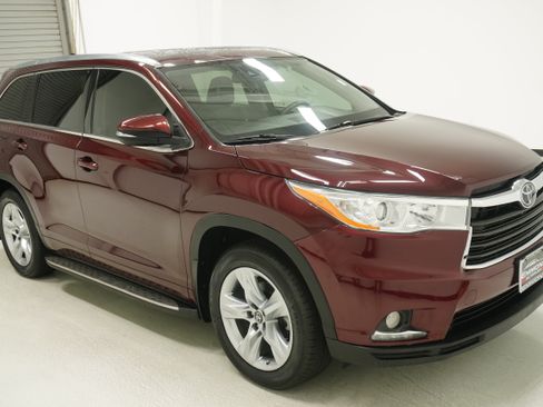 Used 2016 Toyota Highlander Limited FWD image 3