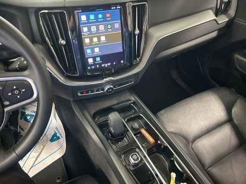 Used 2023 Volvo XC60 B5 Core image 4