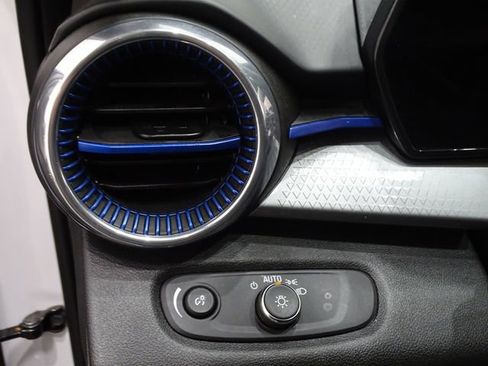 Used 2024 Chevrolet Trax LT image 18