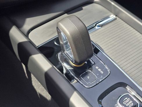 New 2025 Volvo XC60 B5 Core w/ Climate Package image 29