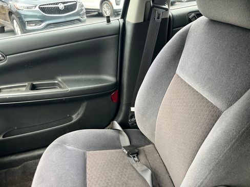 Used 2010 Chevrolet Impala LS image 28