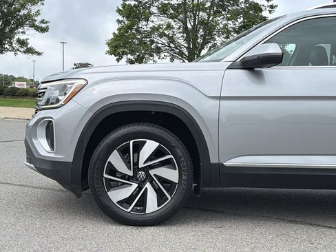Used 2024 Volkswagen Atlas SEL AWD/4WD image 9