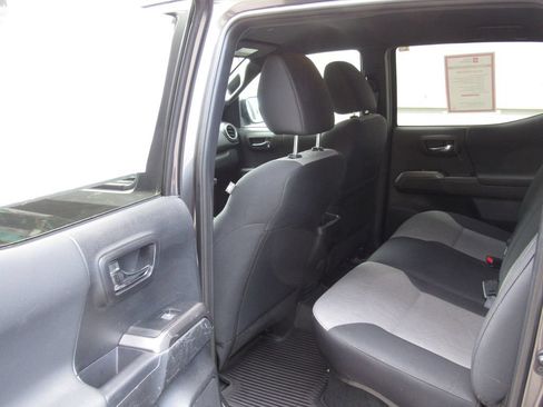 Certified 2023 Toyota Tacoma TRD Off-Road w/ Technology Package AWD/4WD image 18
