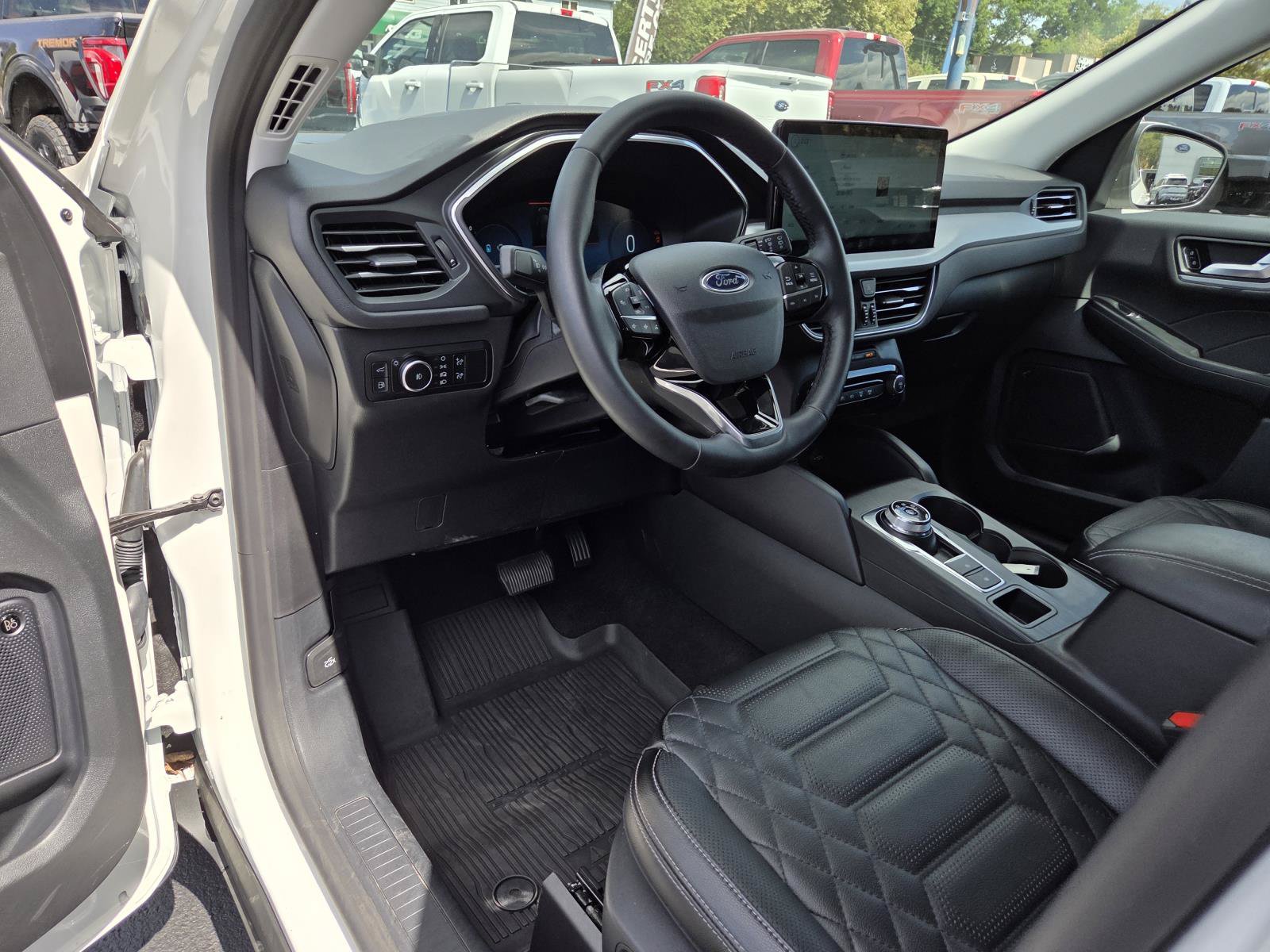 Used 2024 Ford Escape SE w/ PHEV Premium Package FWD image 11