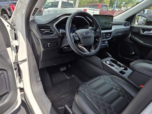 Used 2024 Ford Escape SE w/ PHEV Premium Package FWD image 11
