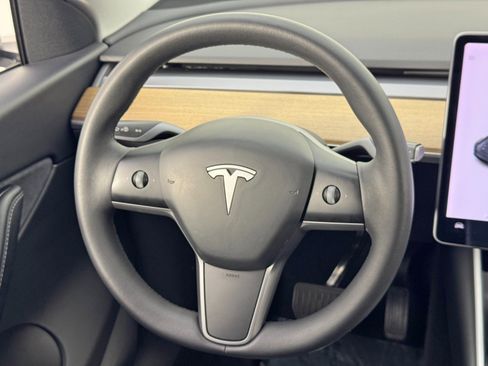 Used 2021 Tesla Model Y Long Range image 17