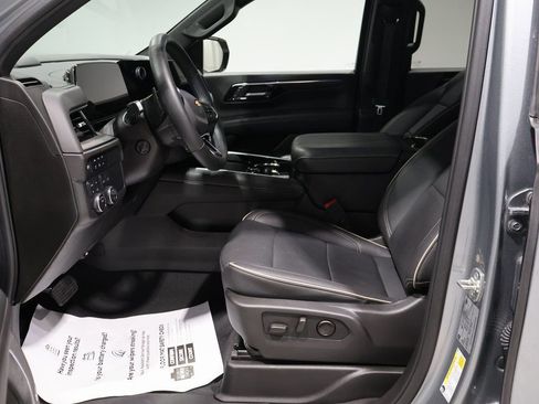 Used 2025 Chevrolet Suburban Premier image 10