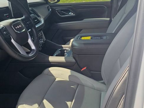 Used 2024 GMC Yukon SLT w/ SLT Premium Package AWD/4WD image 5