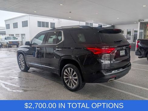 Used 2023 Chevrolet Traverse Premier FWD image 5
