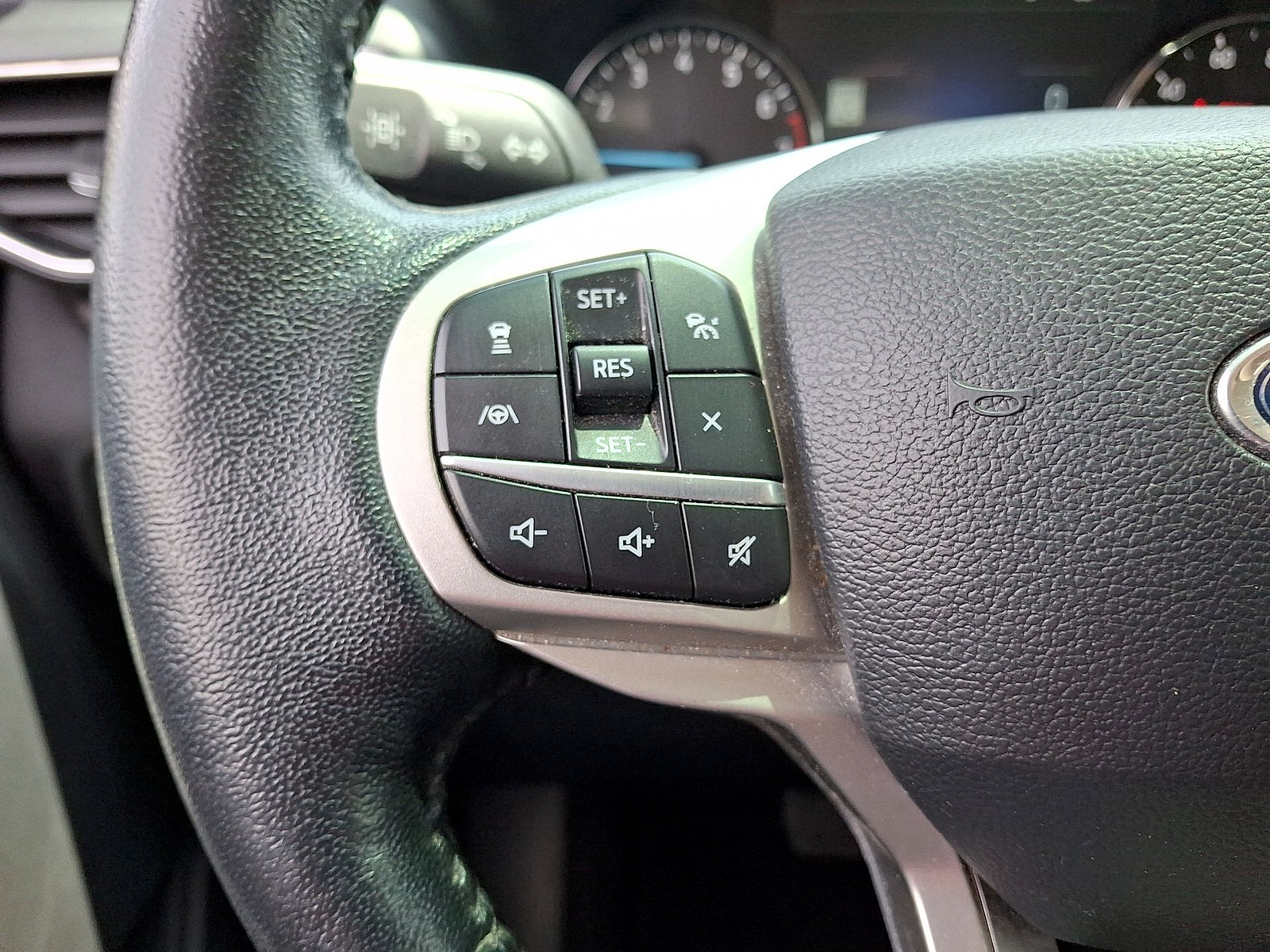 Used 2022 Ford Explorer Limited w/ Equipment Group 301A RWD image 17