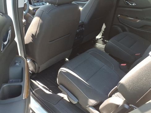 Used 2023 GMC Acadia SLE w/ Driver Convenience Package image 32