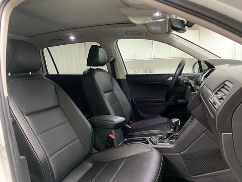 Used 2019 Volkswagen Tiguan SE image 17