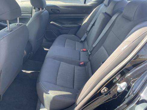 Used 2024 Nissan Altima 2.5 SV image 6