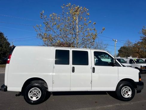 Used 2024 GMC Savana 2500 w/ Driver Convenience Package image 8