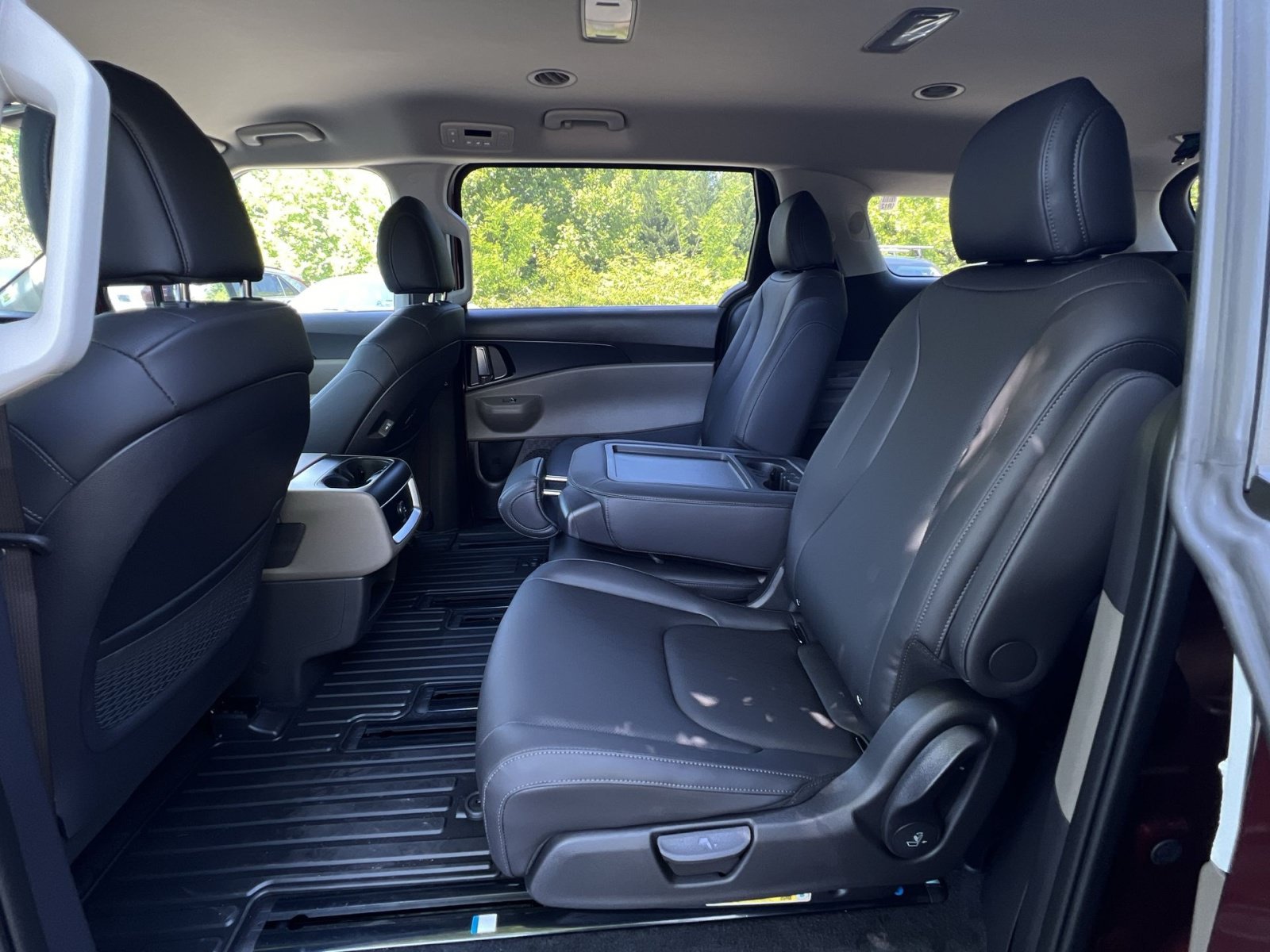 New 2026 Kia Carnival FWD image 57