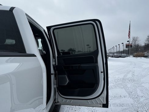 Used 2023 Ford F150 Lightning Platinum image 27