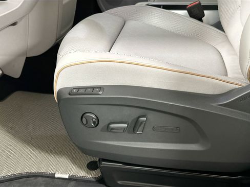 New 2025 Volkswagen ID. Buzz 1st Edition image 20