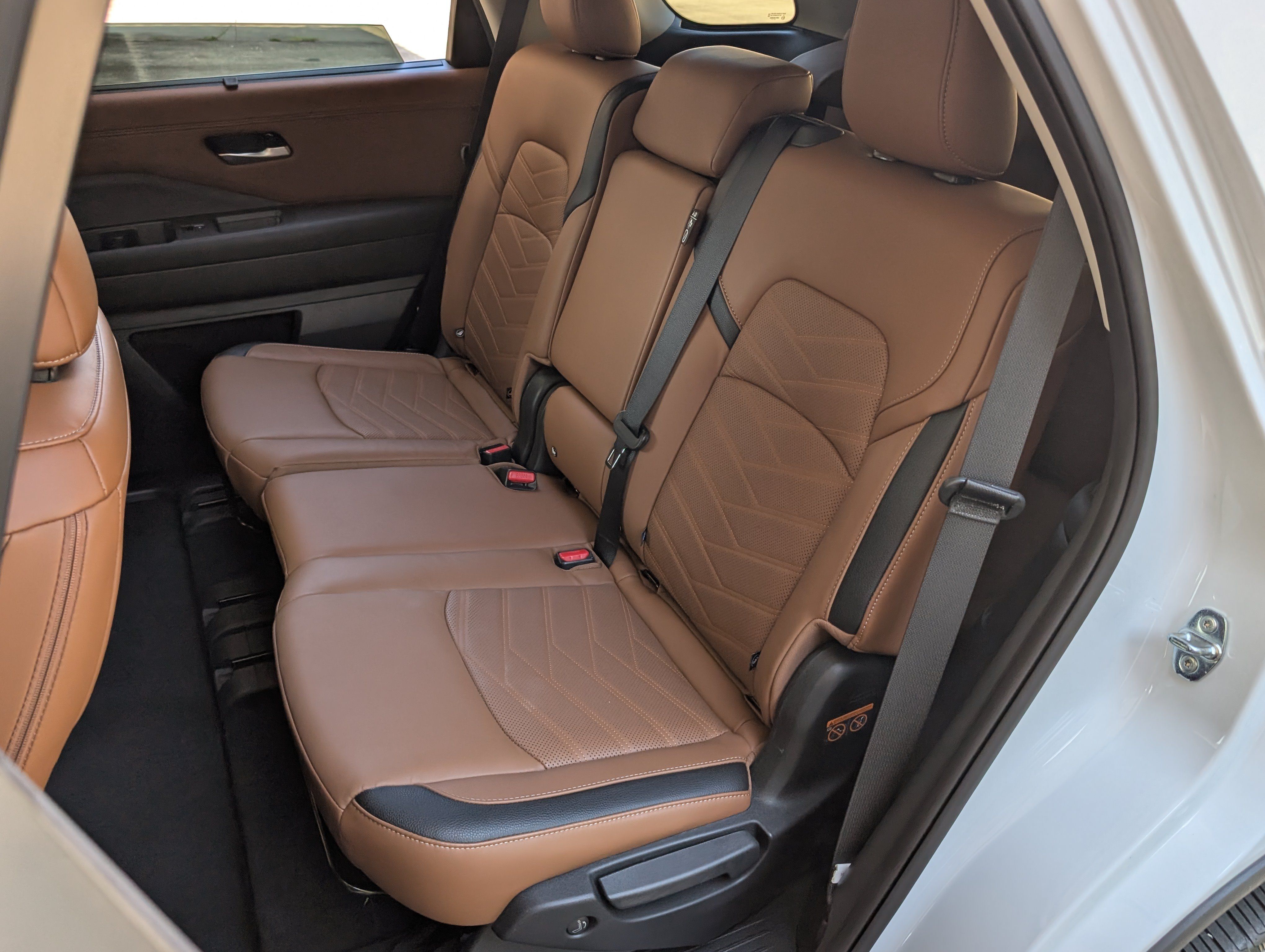 Used 2025 Nissan Pathfinder Platinum w/ Cargo Package FWD image 18
