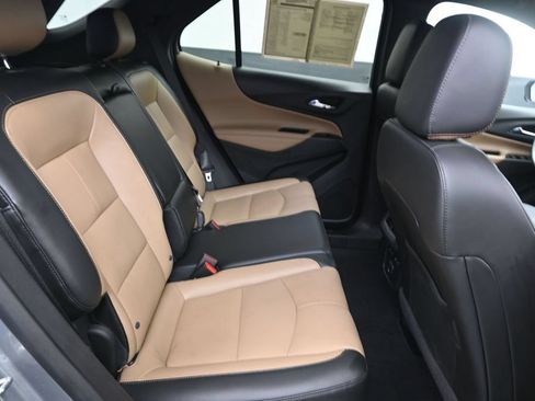 Used 2023 Chevrolet Equinox Premier FWD image 17