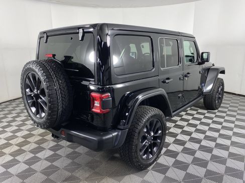 Used 2025 Jeep Wrangler Unlimited Sahara AWD/4WD image 8