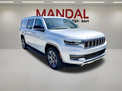 Used 2025 Jeep Wagoneer L Series II AWD/4WD image 3