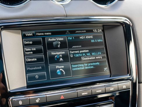 Used 2015 Jaguar XJ RWD image 17