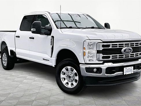 Used 2024 Ford F250 XLT w/ FX4 Off-Road Package image 12