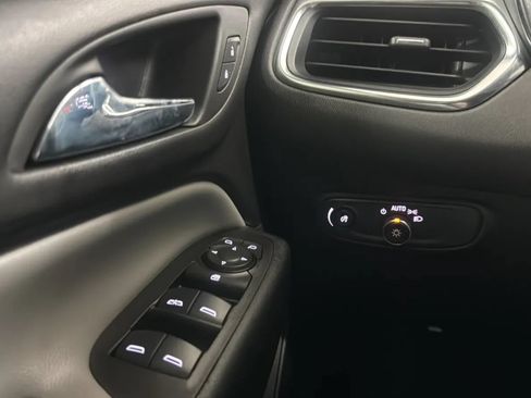 Used 2023 Chevrolet Equinox LS AWD/4WD image 17