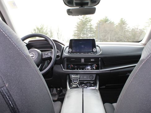 Used 2023 Nissan Rogue SV image 10