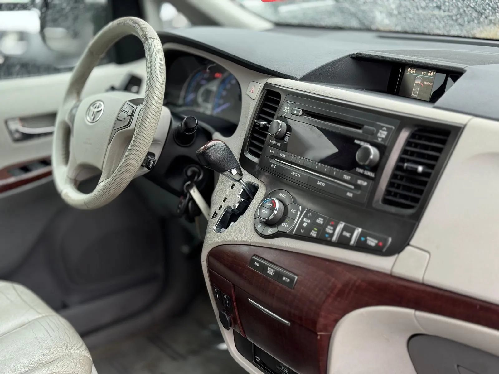 Used 2011 Toyota Sienna XLE w/ Entertainment Pkg FWD image 31