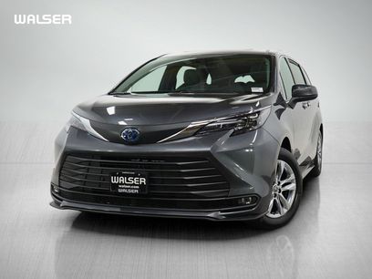 Used 2025 Toyota Sienna XLE