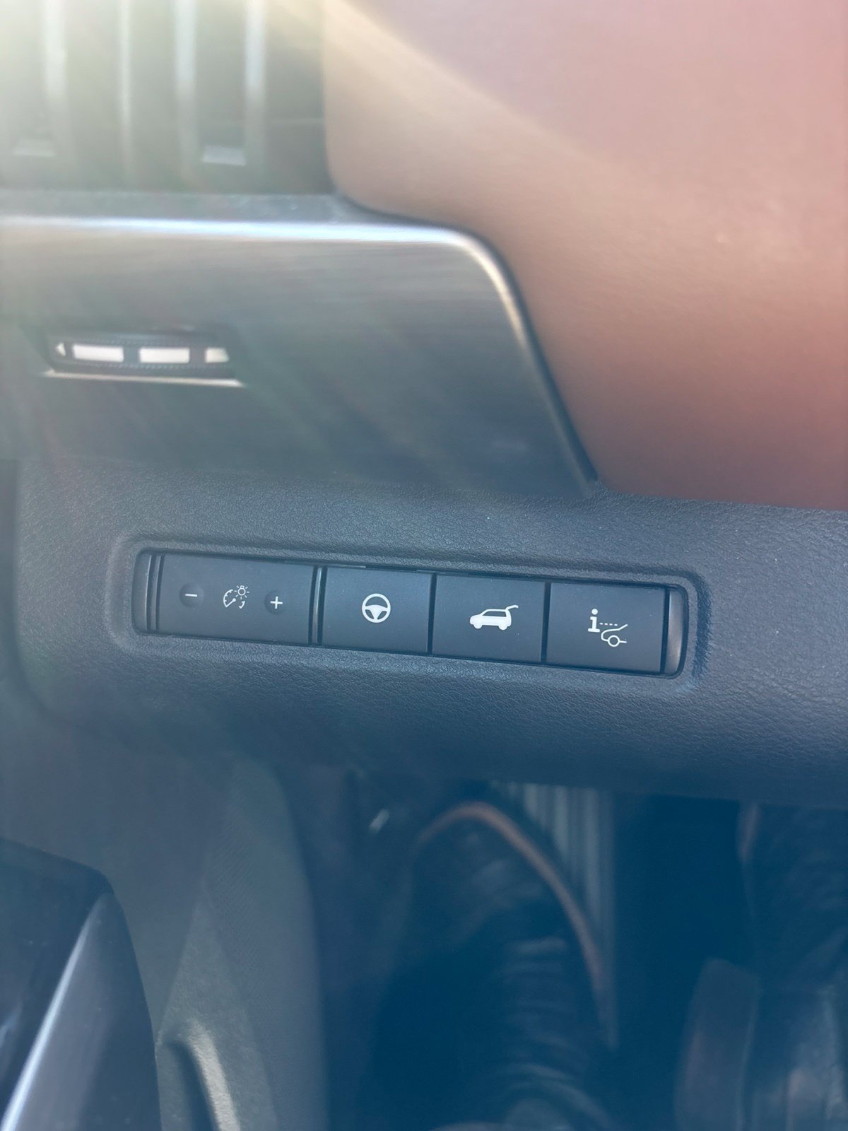 Used 2024 Nissan Pathfinder Platinum FWD image 5