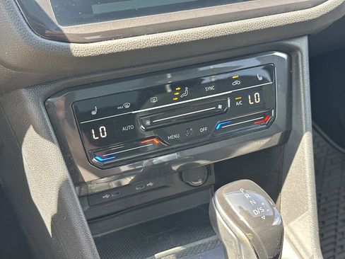 Used 2023 Volkswagen Tiguan SE R-Line image 31