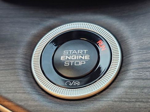 New 2025 Jeep Grand Cherokee Limited w/ Black Appearance Package image 21