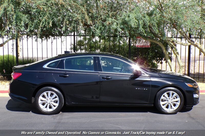 Used 2019 Chevrolet Malibu LT w/ Leather Package FWD image 5