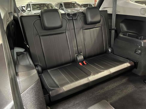 Used 2023 Volkswagen Tiguan SE FWD image 74