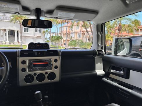 Used 2014 Toyota FJ Cruiser 4WD w/ Upgrade Package image 13