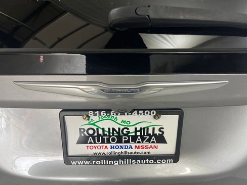 Used 2017 Chrysler Pacifica Touring-L image 45