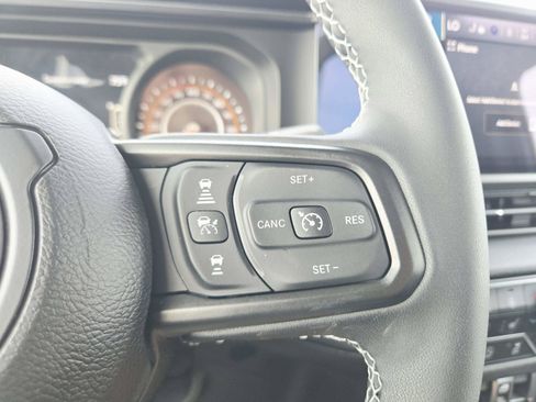 Used 2025 Jeep Gladiator Sport AWD/4WD image 24