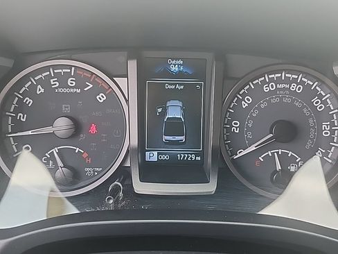 Used 2023 Toyota Tacoma TRD Sport w/ Black Out Package (TMS) AWD/4WD image 10