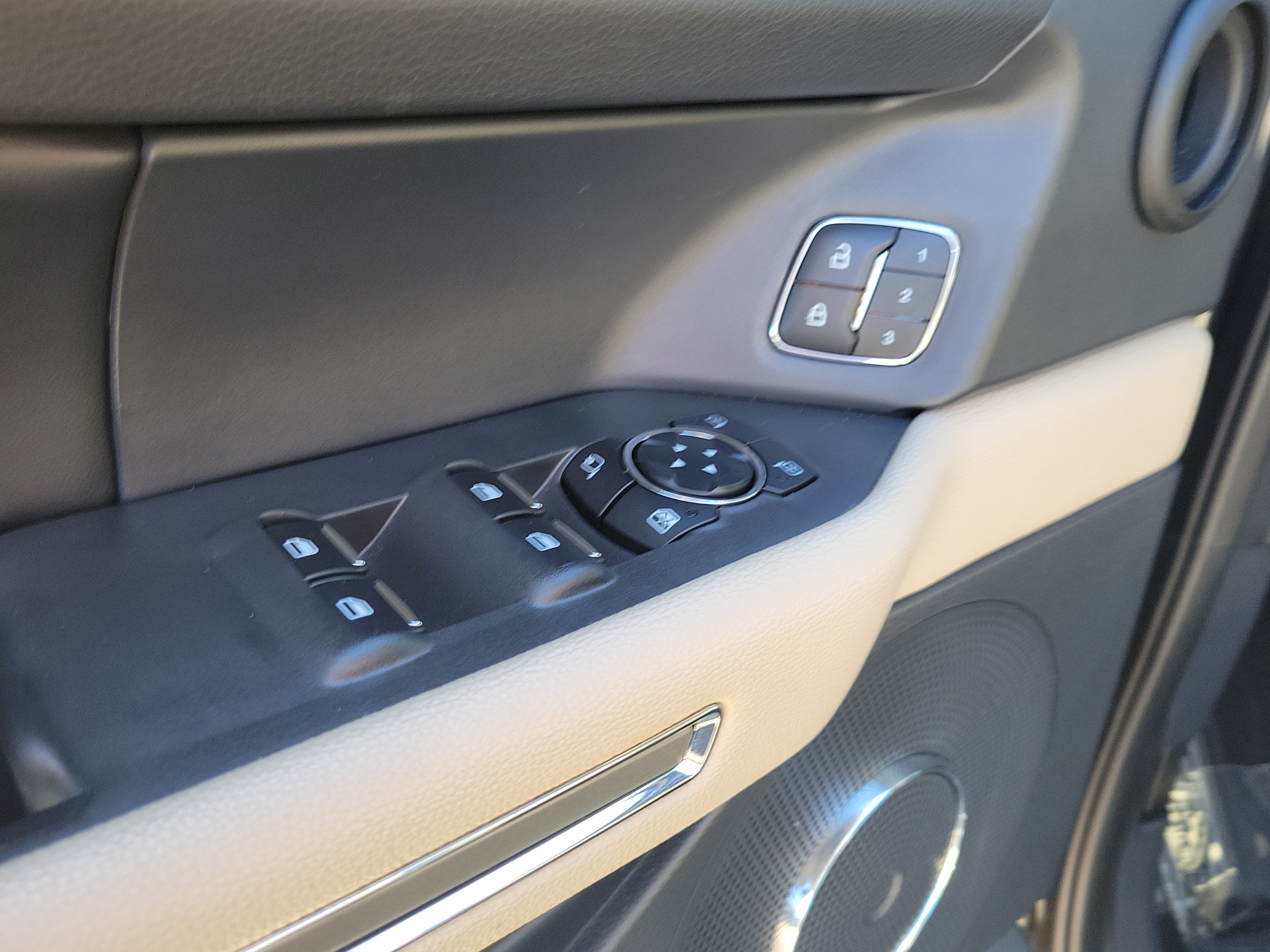 Certified 2024 Ford Expedition XLT RWD image 19