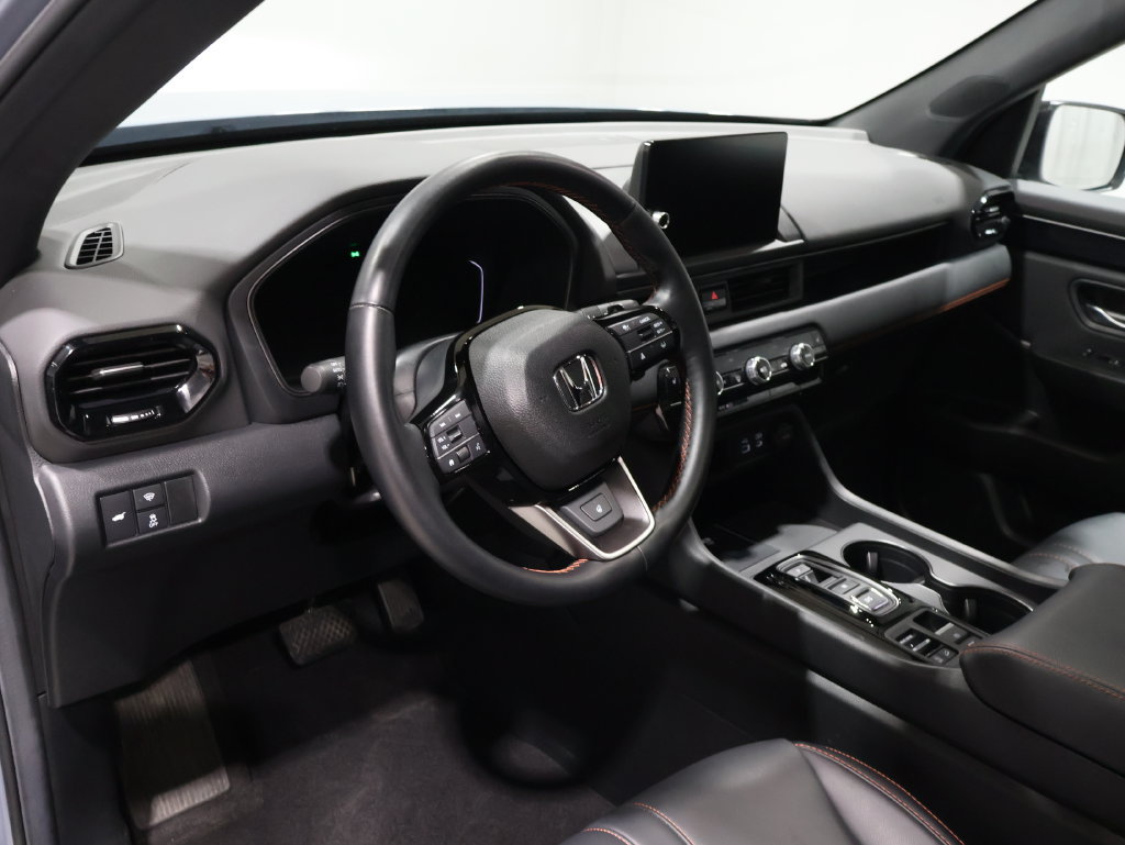 Used 2025 Honda Pilot TrailSport image 15
